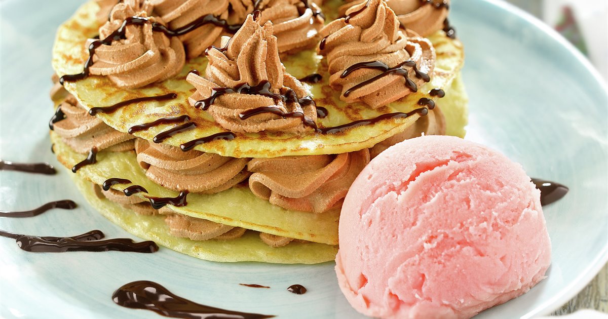 Crepes Con Crema De Chocolate Y Helado