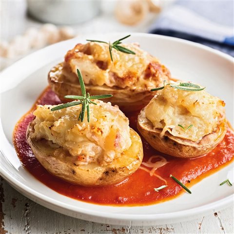 Patatas Al Horno Rellenas De Beicon Y Gratinadas Con Queso