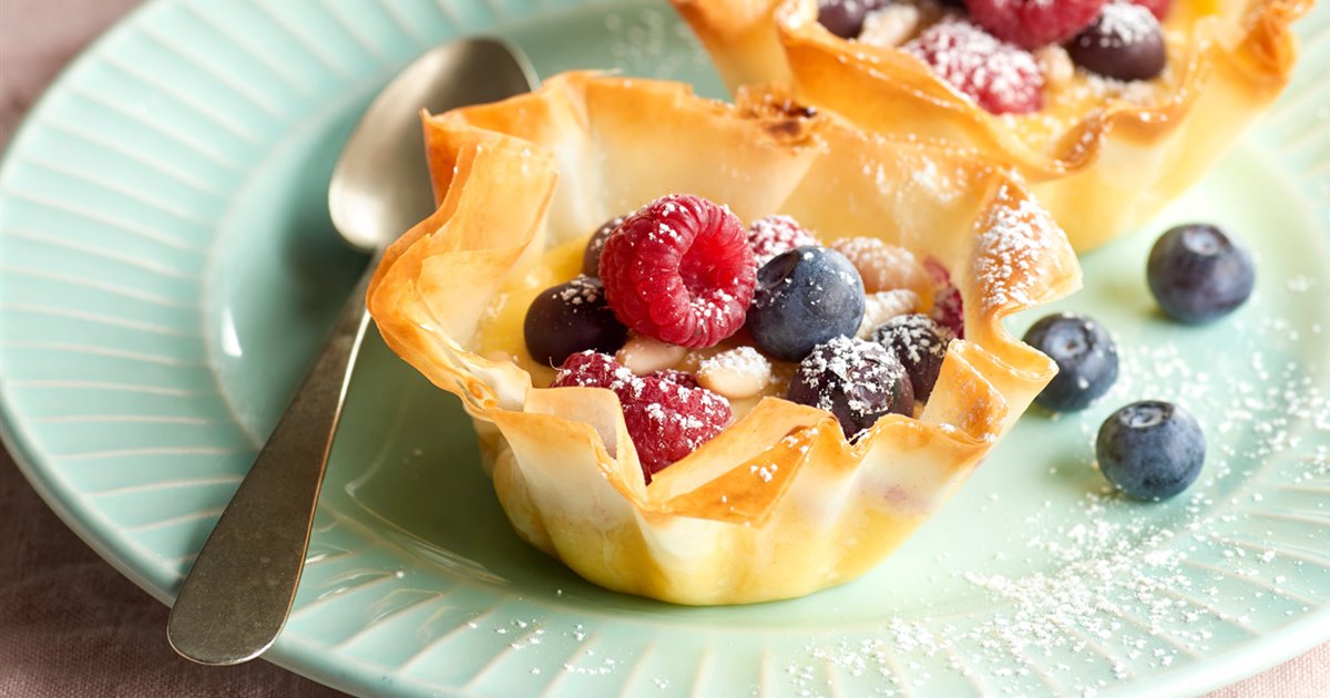 Tartaletas De Pasta Filo Con Crema Y Frutos Rojos