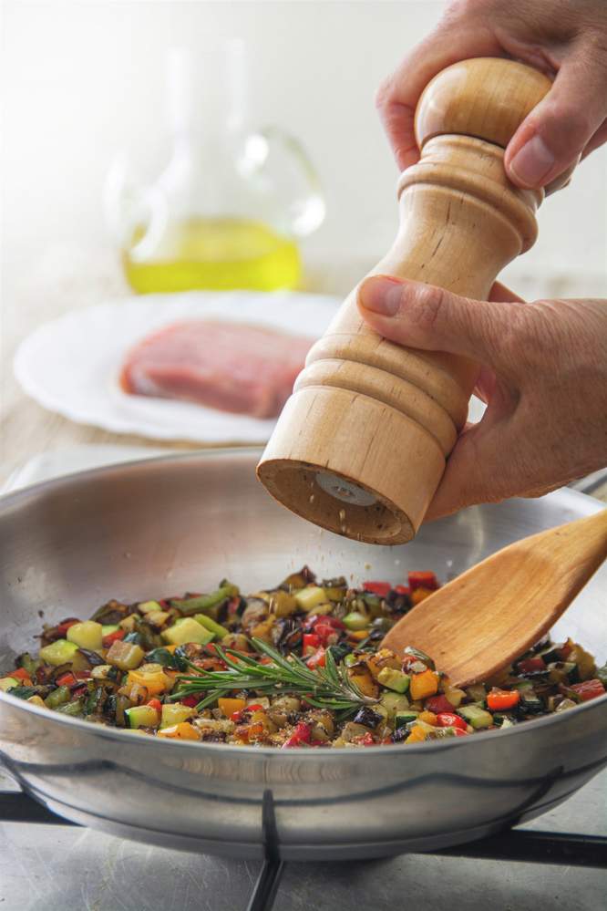 Atún a la plancha con pisto de berenjena