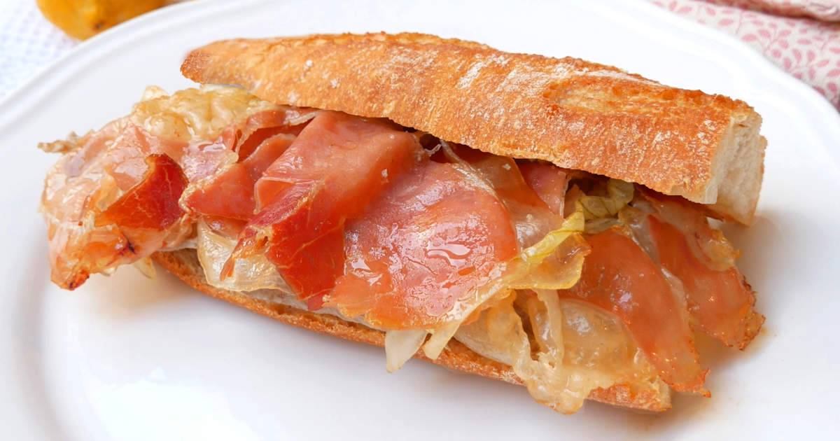 Brascada el clásico bocadillo valenciano de ternera cebolla y jamón