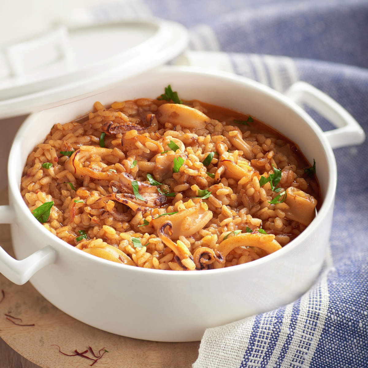 ARROZ CON CALAMARES AL AZAFRÁN.