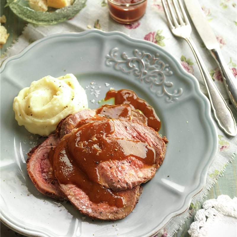 ASADO DE TERNERA CON PURÉ.