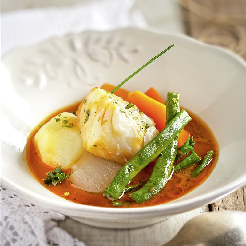 BACALAO CON VERDURAS EN CALDO DE ÑORAS.