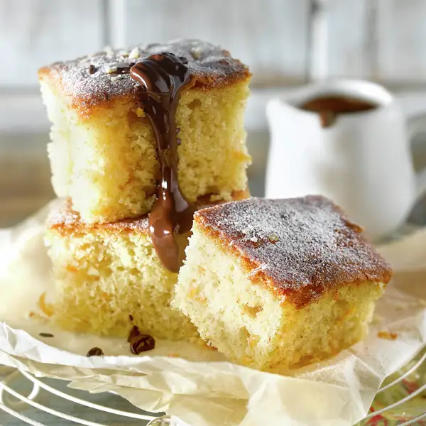Como una nube esponjosa: el bizcocho de naranja con salsa de chocolate que me enseñó mi abuela