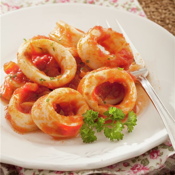Calamares con salsa de tomate