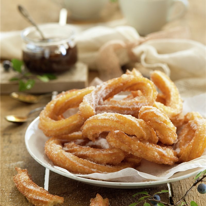 CHURROS CON SALSA DE CHOCOLATE.