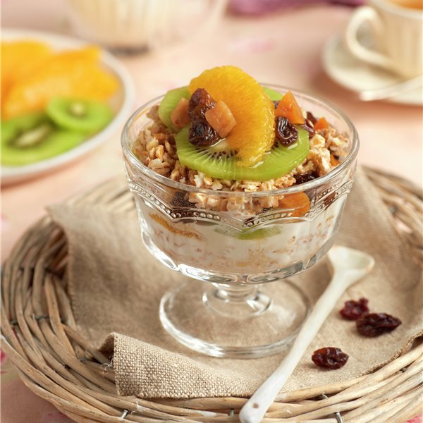 Postre saludable y facilísimo: copa de crema de avena y frutas