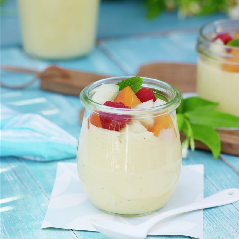 CREMA DE VAINILLA CON FRUTA DE TEMPORADA.