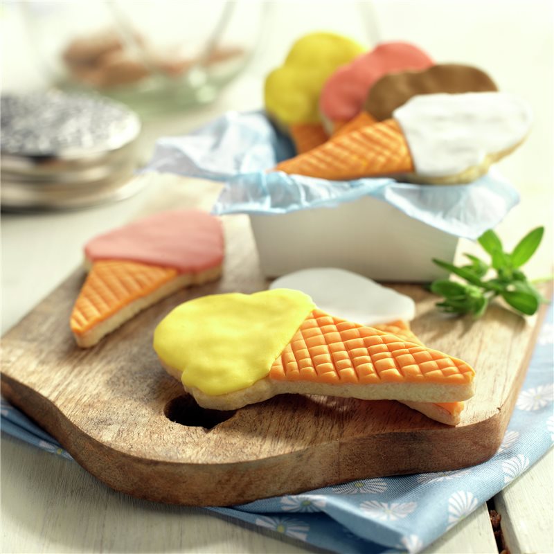 CUCURUCHOS DE GALLETA Y FONDANT.