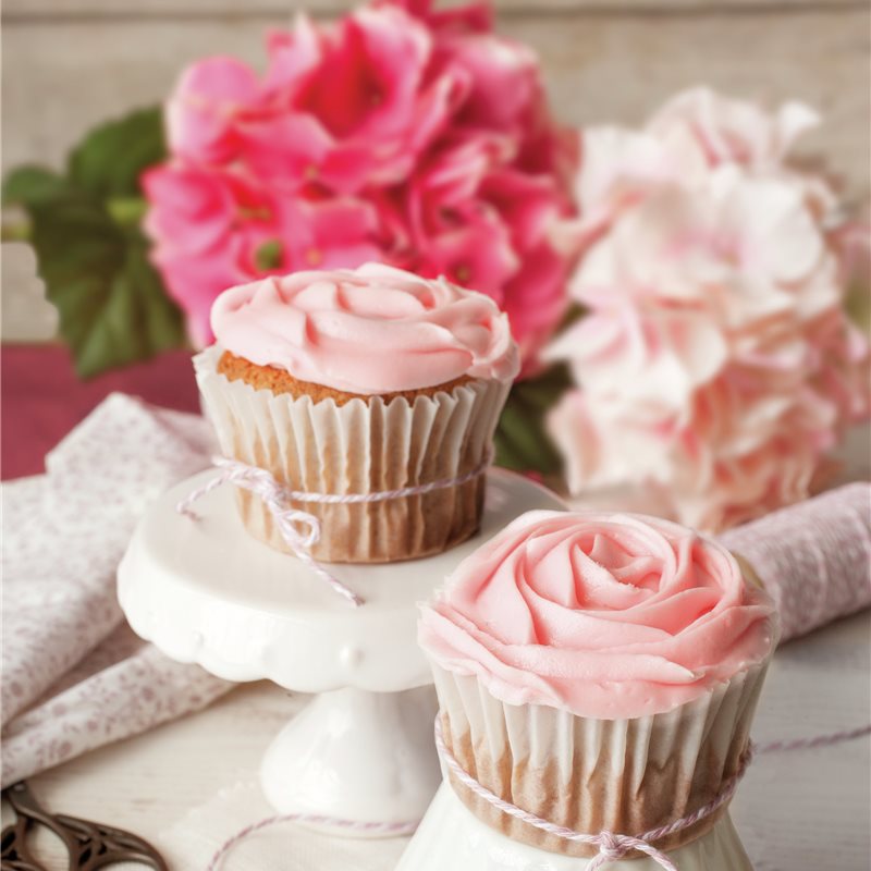 CUPCAKES CON CREMA DE FRESA.