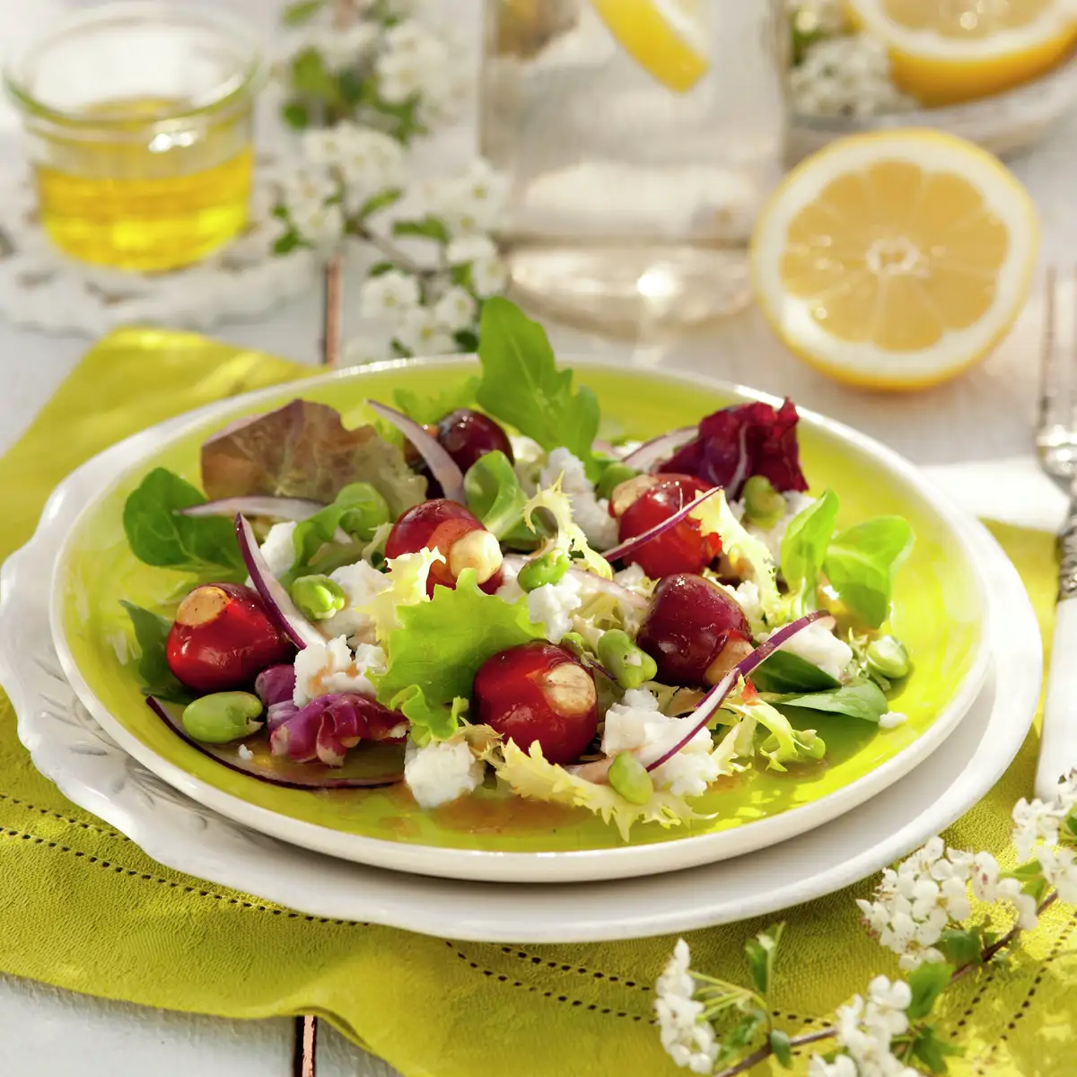 ENSALADA CON QUESO Y CEREZAS. 