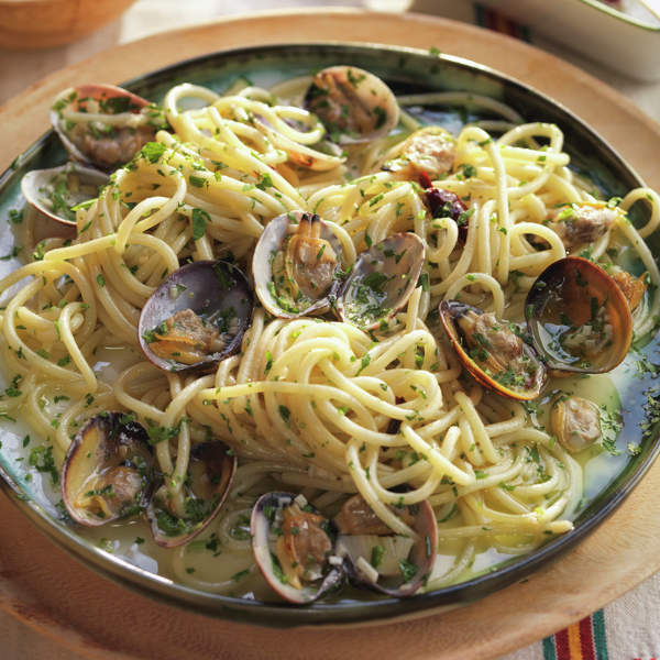 ESPAGUETIS ALLE VONGOLE CON GUINDILLA