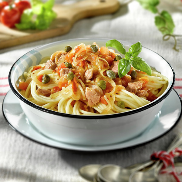 Espaguetis con atún y alcaparras a la albahaca (receta rápida y fácil para cuando no tienes tiempo)