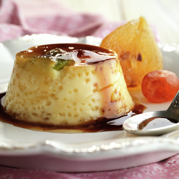 Flan de huevo casero con frutas confitadas, la receta de la abuela perfecta para esta Navidad