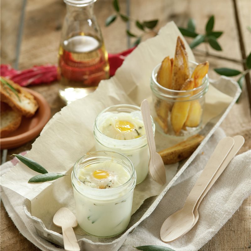 HUEVOS AL HORNO CON NATA Y ROMERO.