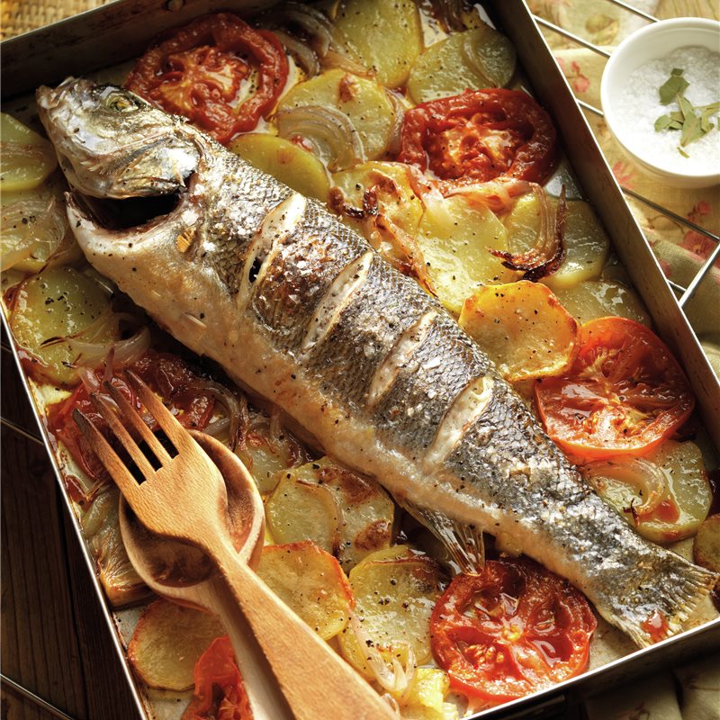 Lubina al horno fácil y rápida, la receta de pescado al horno que siempre te quedará bien
