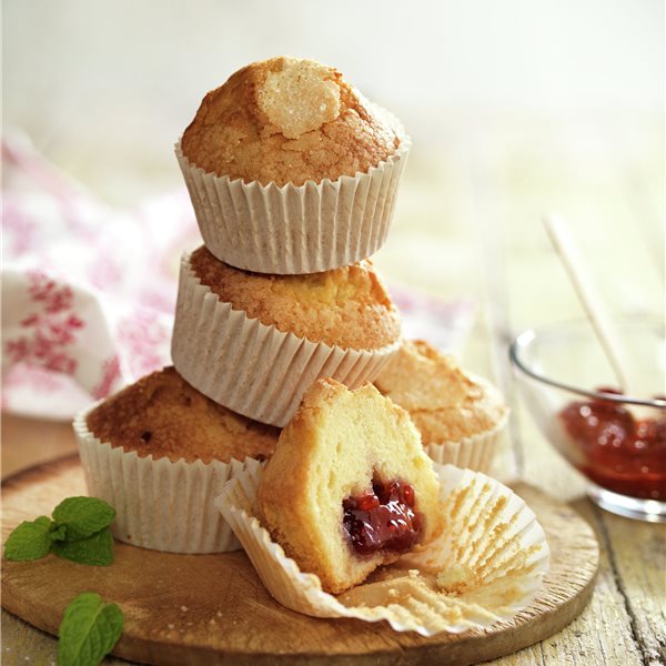 Cupcakes filled with raspberry jam