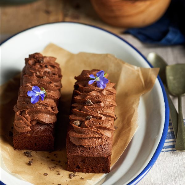 MINIBROWNIES CON CREMA DE CHOCOLATE.