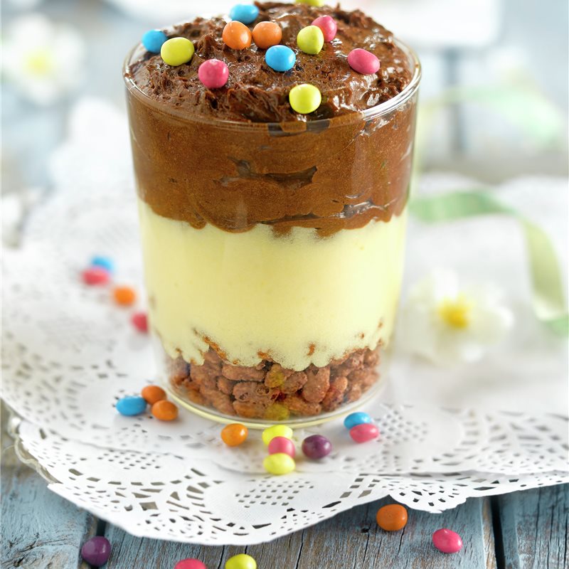 MOUSSE BICOLOR CON CRUJIENTE DE ARROZ.