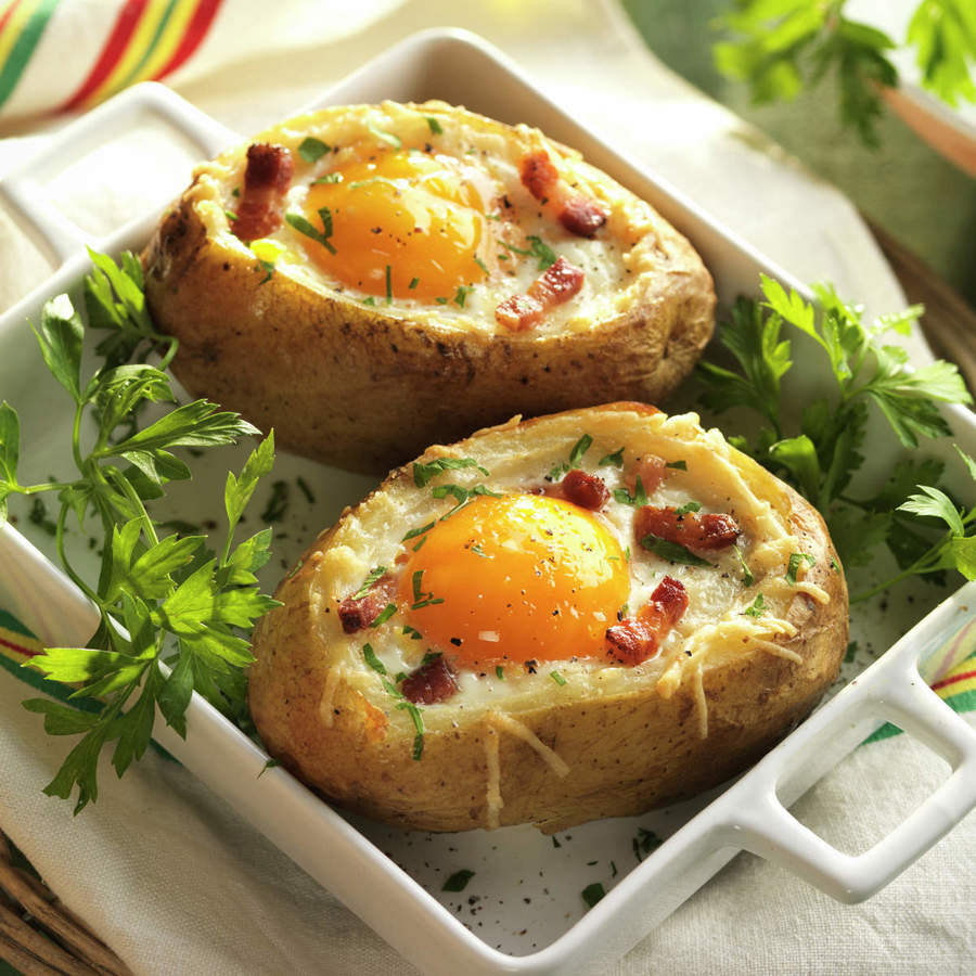 Patatas rellenas con beicon, parmesano y huevo ¡fáciles y deliciosas!