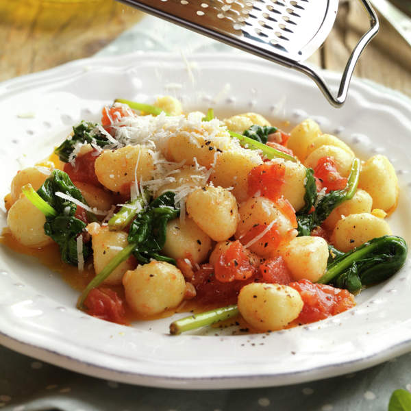 Ñoquis a la florentina, con espinacas y tomate ¡en 30 minutos!