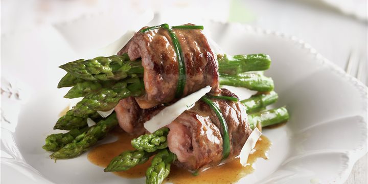Ternera con espárragos y salsa de limón