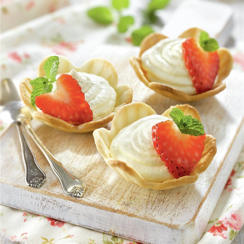 PASO A PASO PARA HACER TULIPAS DE FRESAS Y NATA: RESULTADO FINAL.