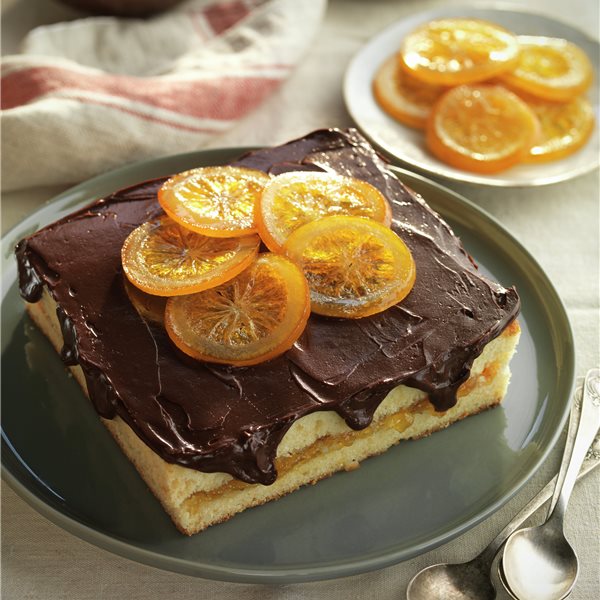 Bizcocho esponjoso con chocolate y naranja, un postre fácil e irresistible