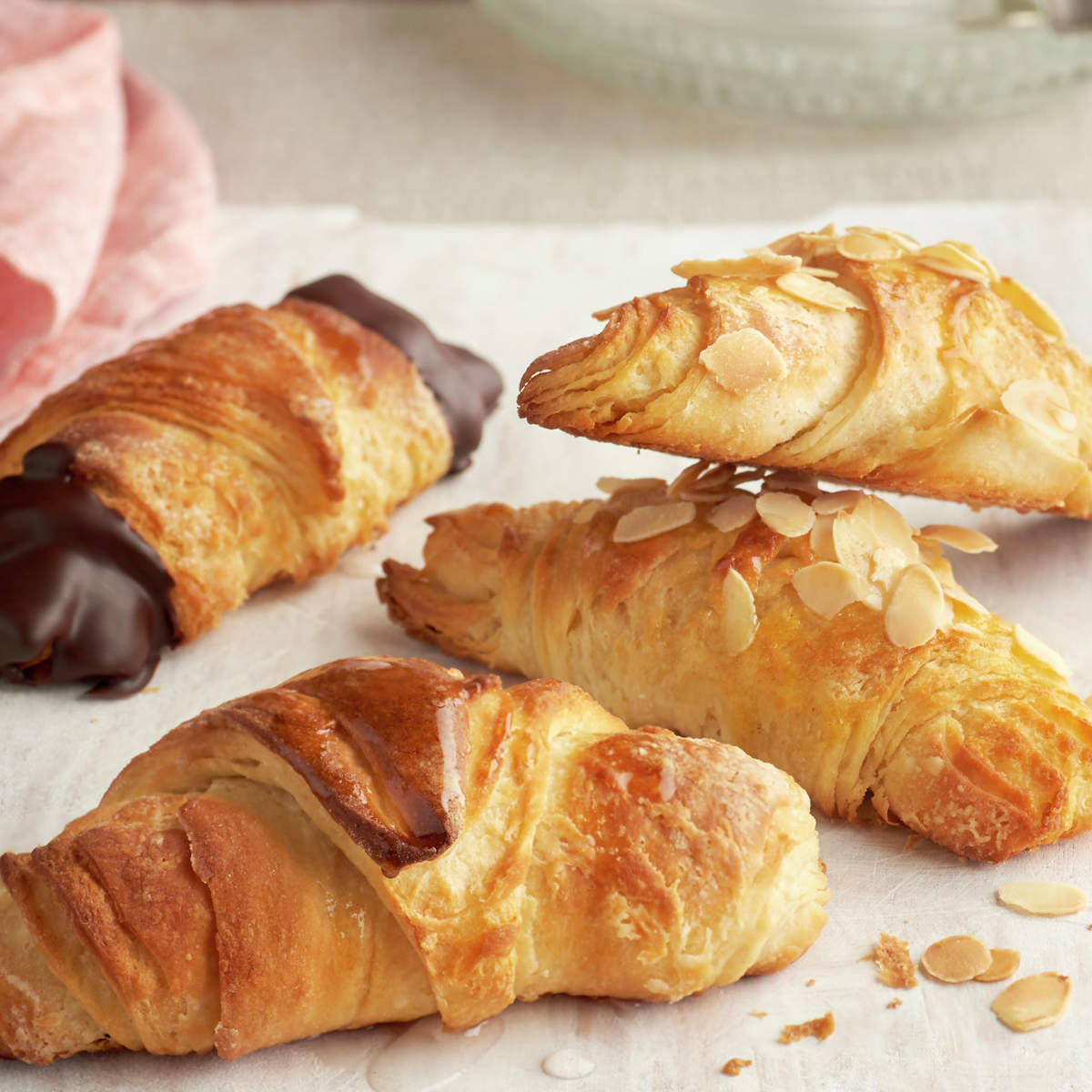 PASO A PASO PARA REALIZAR CROISSANTS CASEROS CON CHOCOLATE Y ALMENDRAS: RESULTADO FINAL.