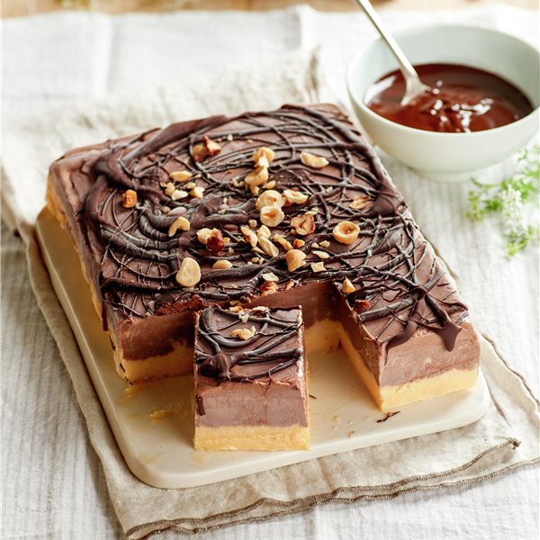 Tarta helada de turrón y mousse de chocolate, ideal para preparar con antelación