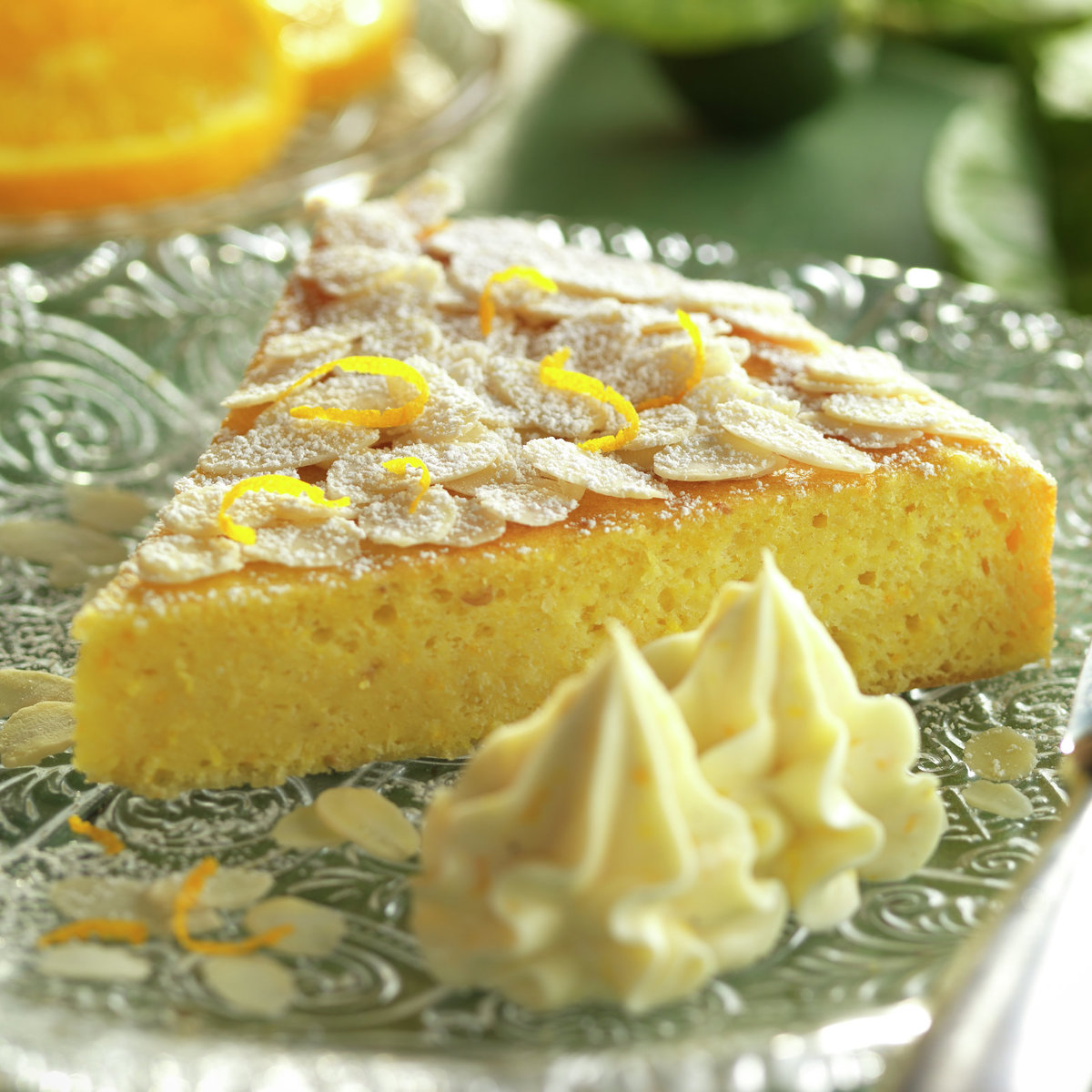 PASTEL DE ALMENDRA CON NATA A LA NARANJA