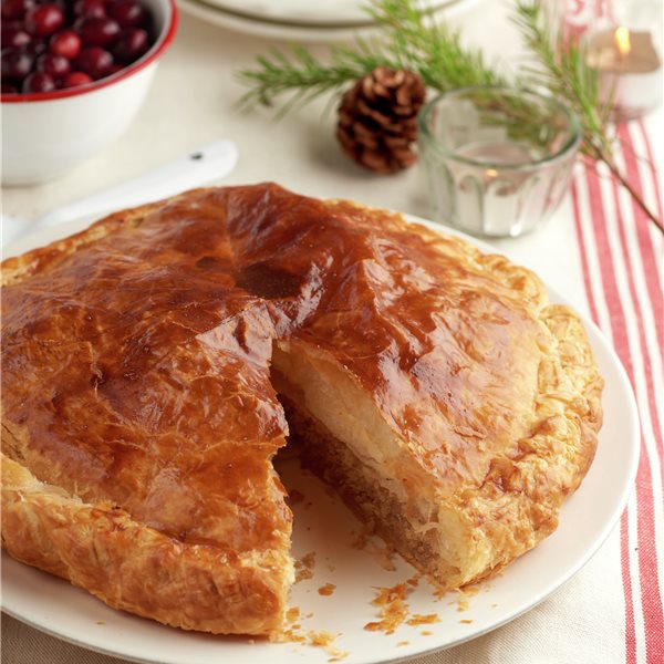 PASTEL DE HOJALDRE CON CREMA DE ALMENDRA.