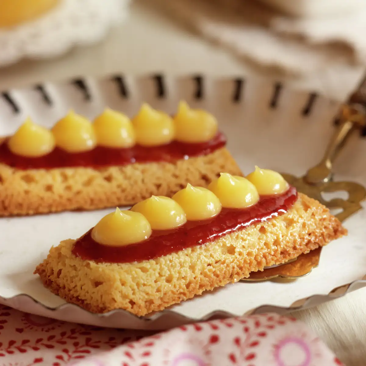 PASTELITOS AL LIMÓN. 