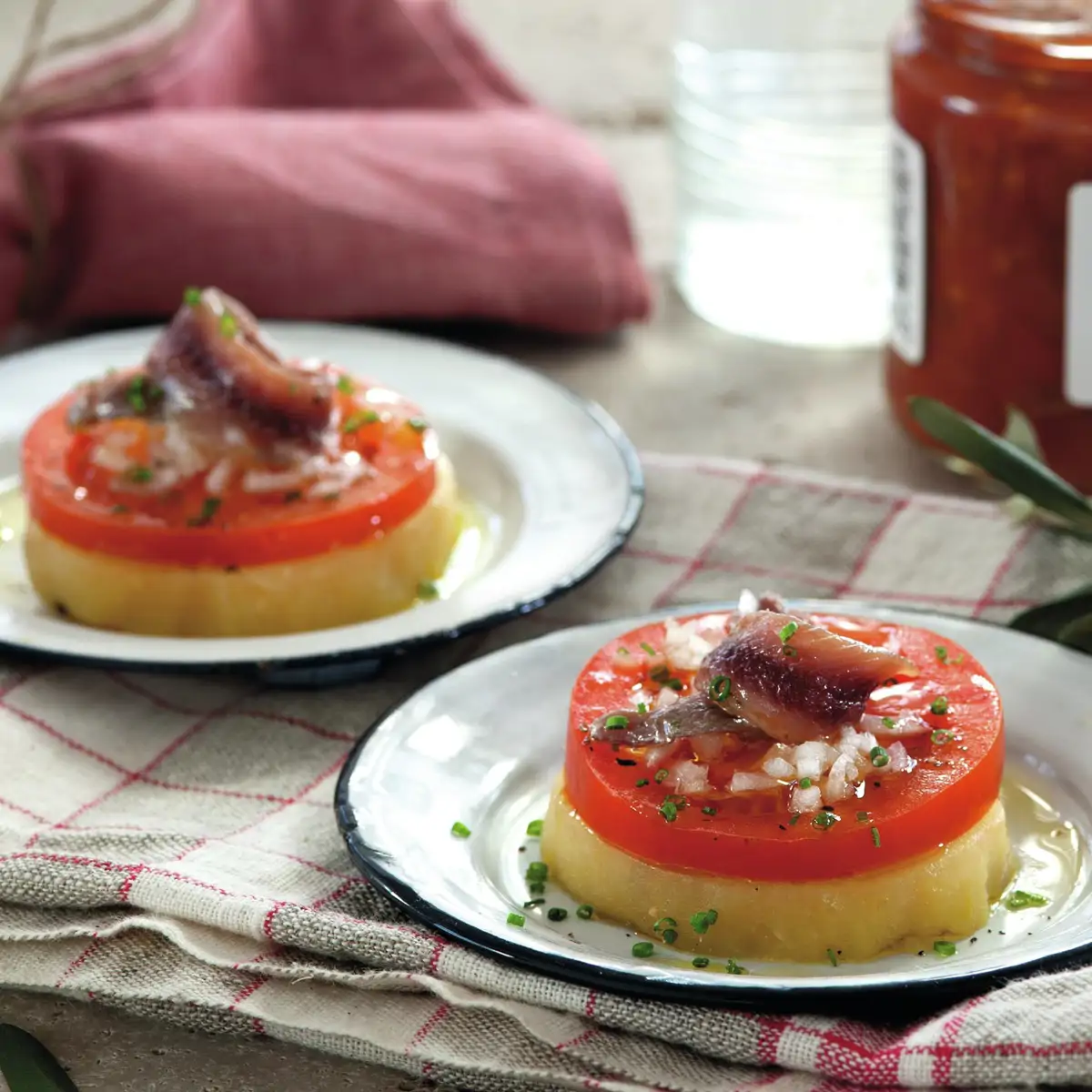 PATATA Y TOMATE CON ANCHOA. 