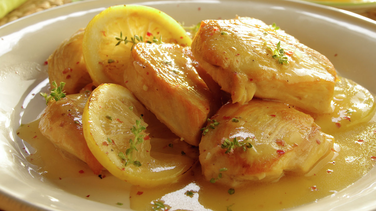 Pechugas de pollo al limón con vino blanco ¡facilísimas!