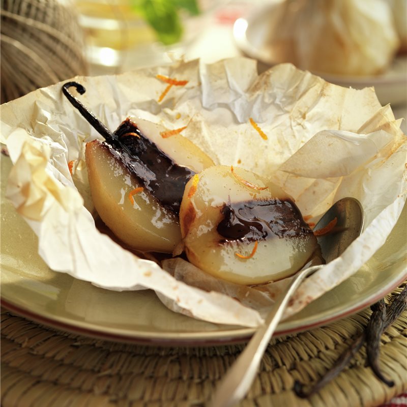 PERAS CON CHOCOLATE EN PAPILLOTE.