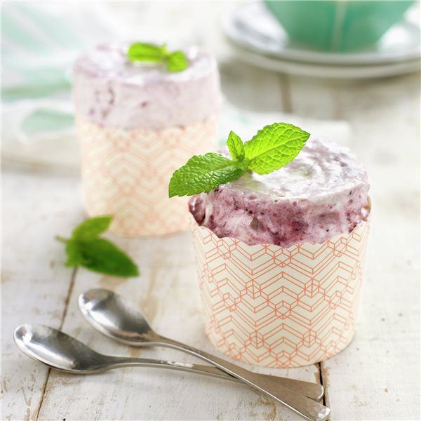 Suflé helado de yogur con cerezas