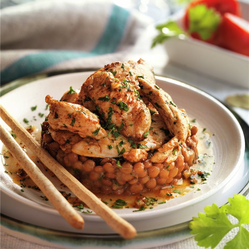TIMBAL DE POLLO ADOBADO CON LENTEJAS.