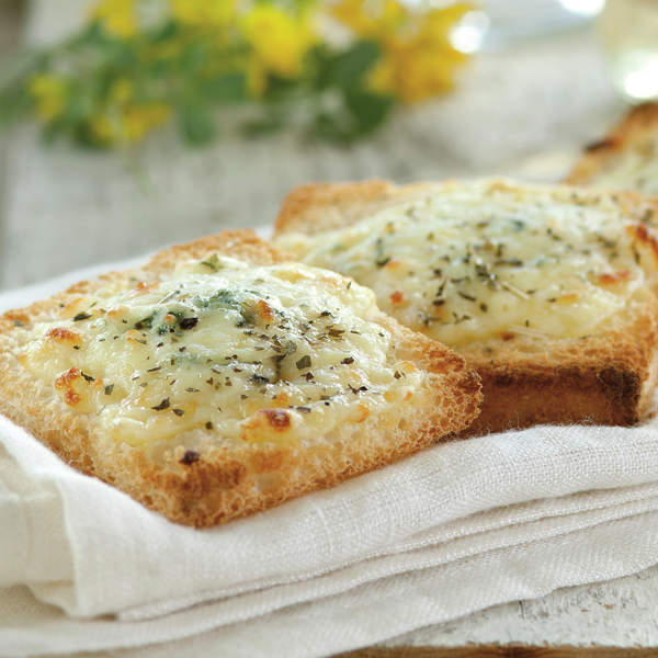 El capricho perfecto: canapés de pan de molde a los tres quesos, sabrosos y crujientes ¡en 15 minutos!