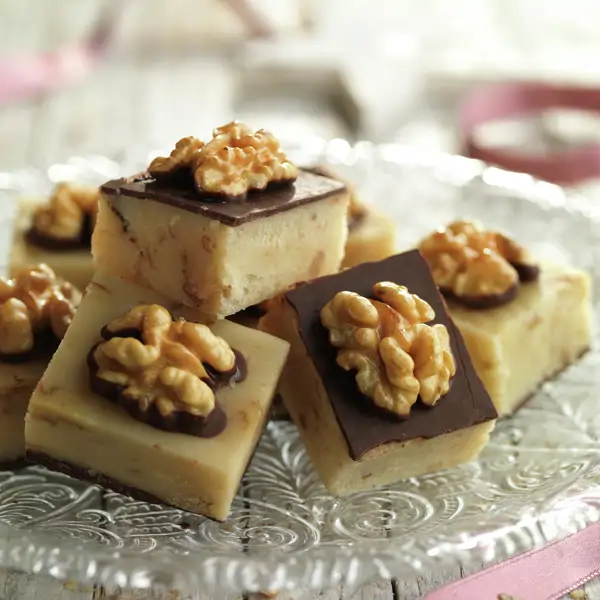 Papanasi: el postre clásico rumano con buñuelo, nata y mermelada de ...