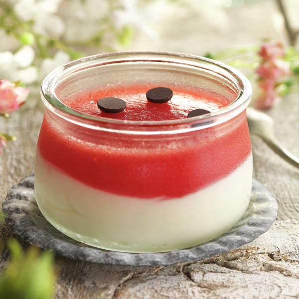 Postre frío de verano fácil y rico: yogur con nata y sandía