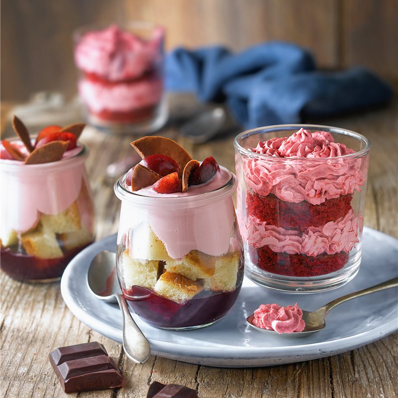 PASO A PASO PARA REALIZAR BIZCOCHO CON MOUSSE DE CEREZA Y RED VELVET CON CREMA DE FRESA: RESULTADO FINAL.