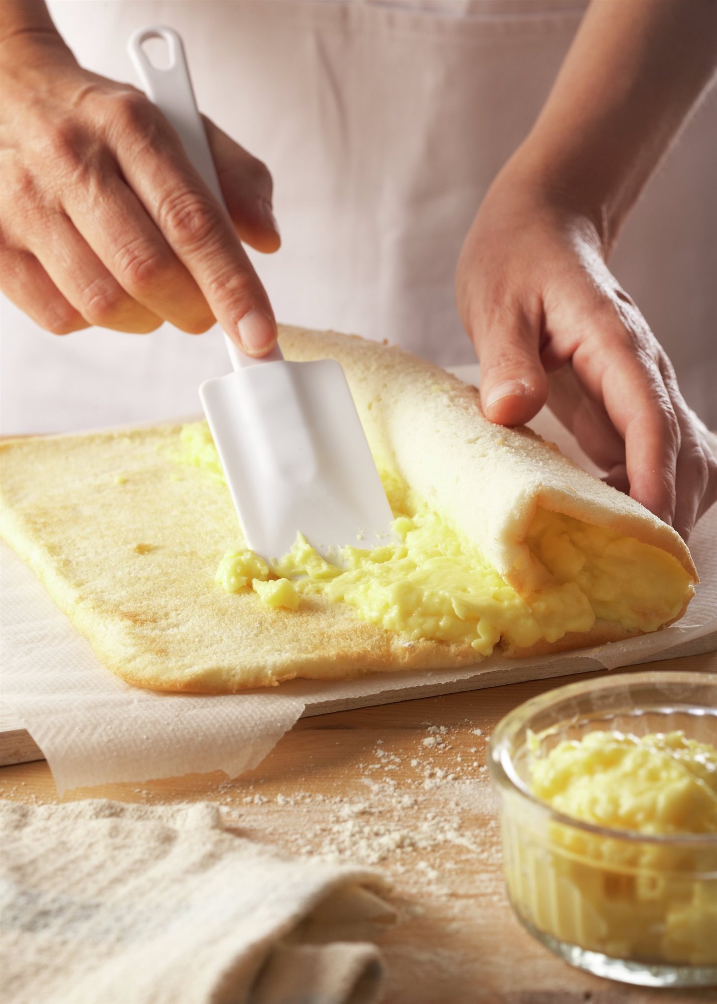 4. Rellena el bizcocho