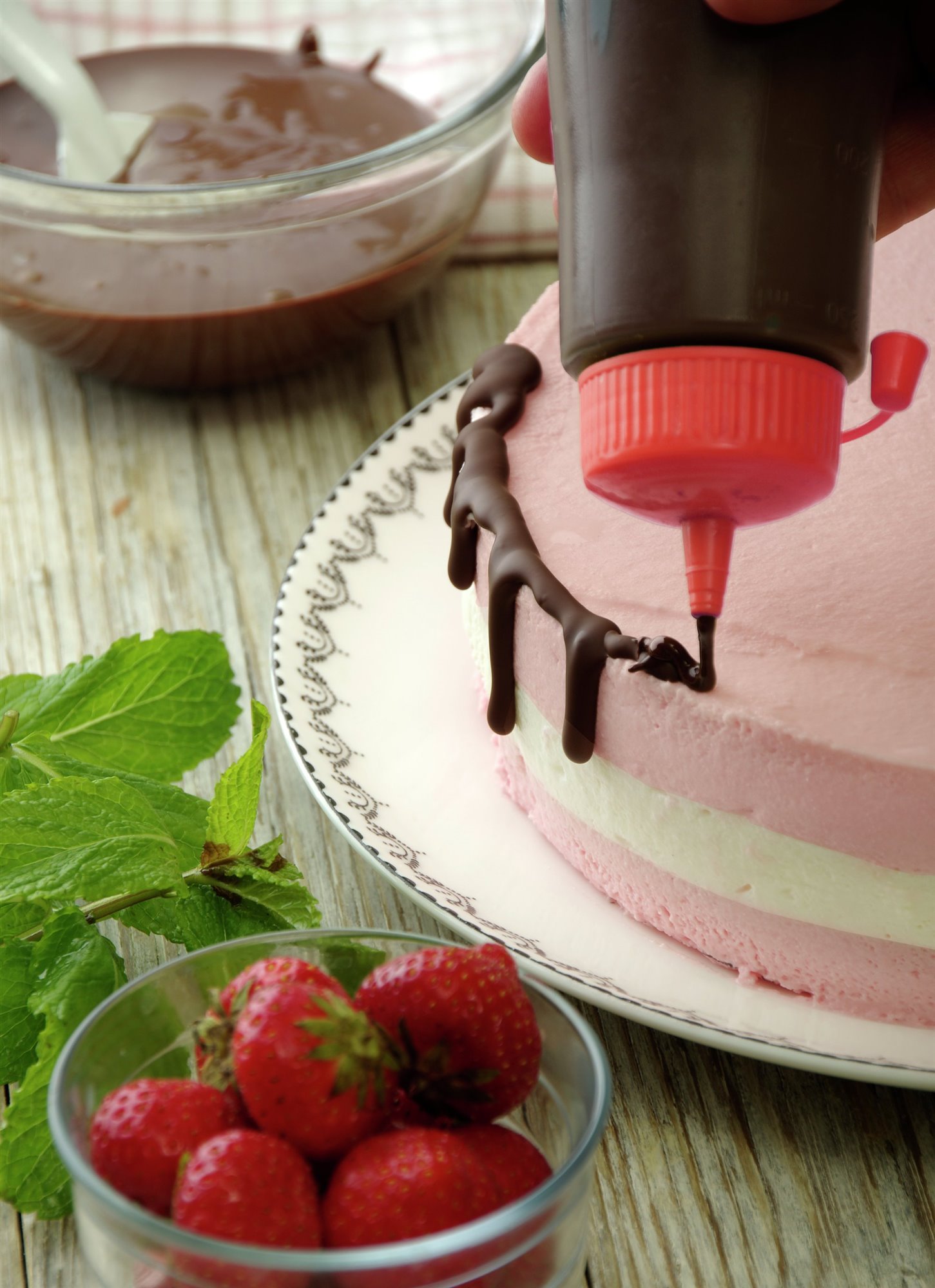 8. Cubre la tarta con chocolate