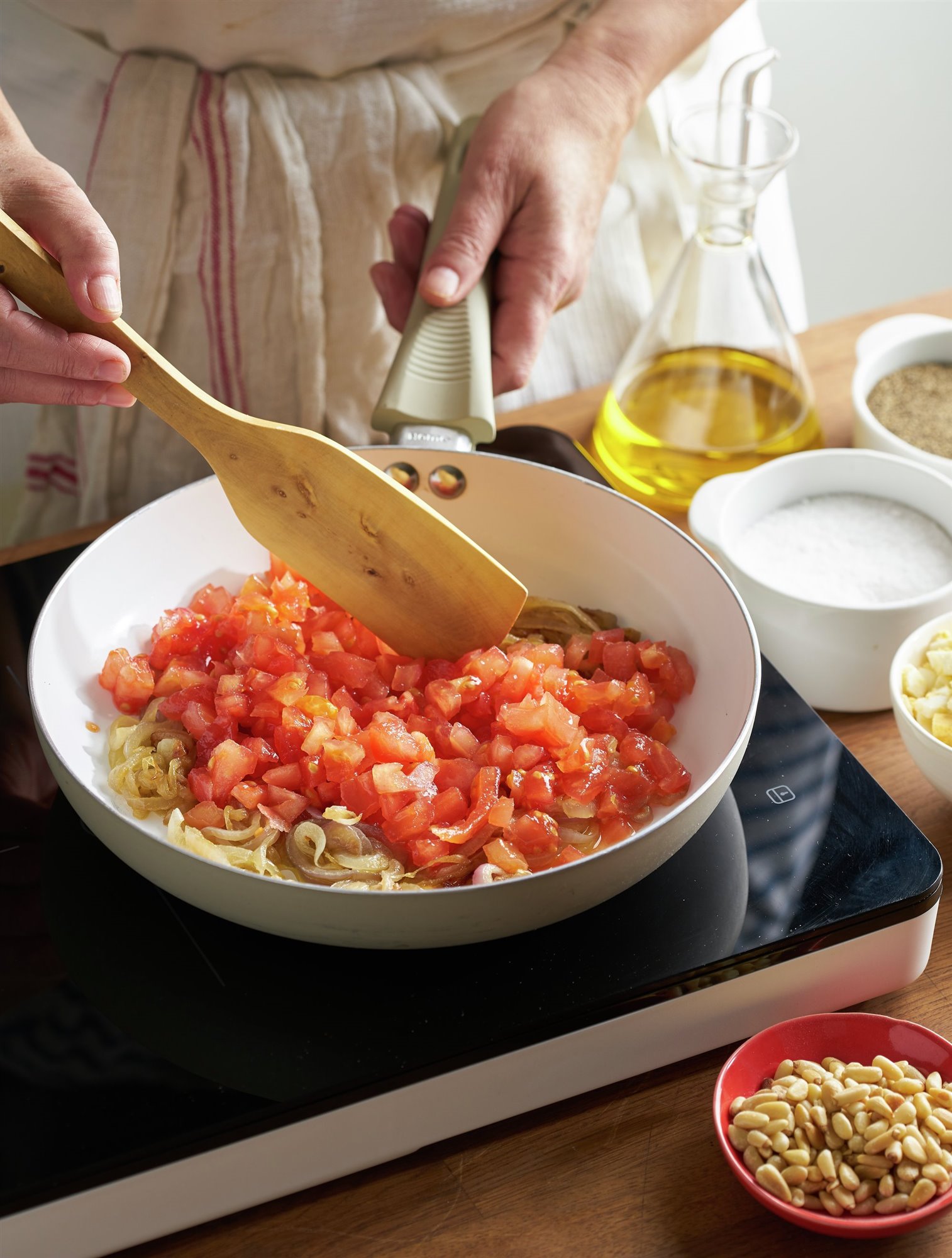 3. Haz la salsa de tomate