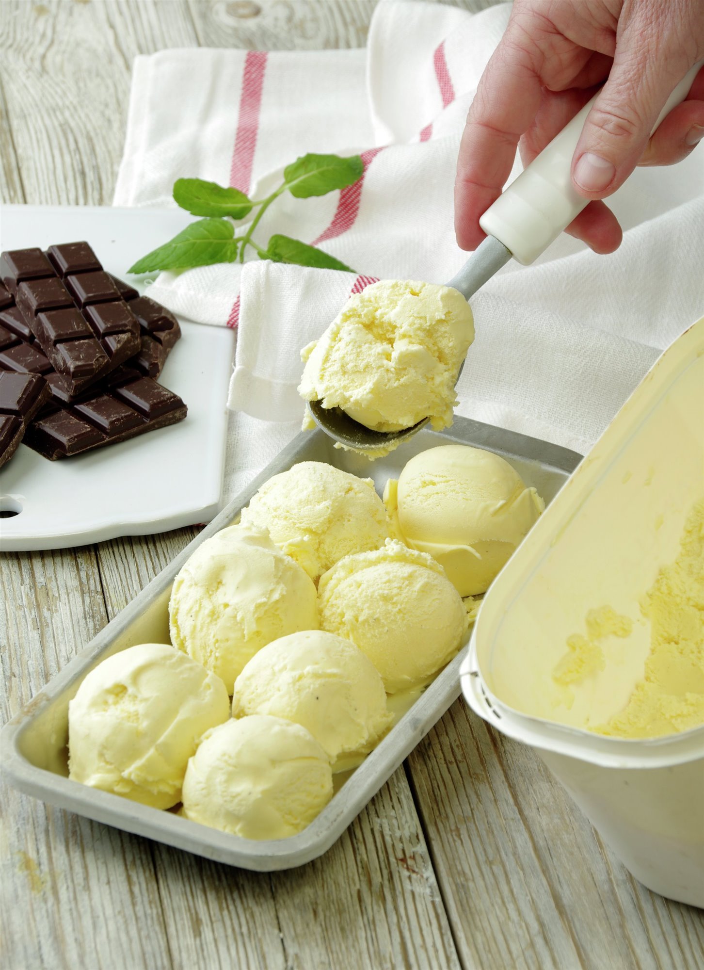 2. Prepara el helado de vainilla