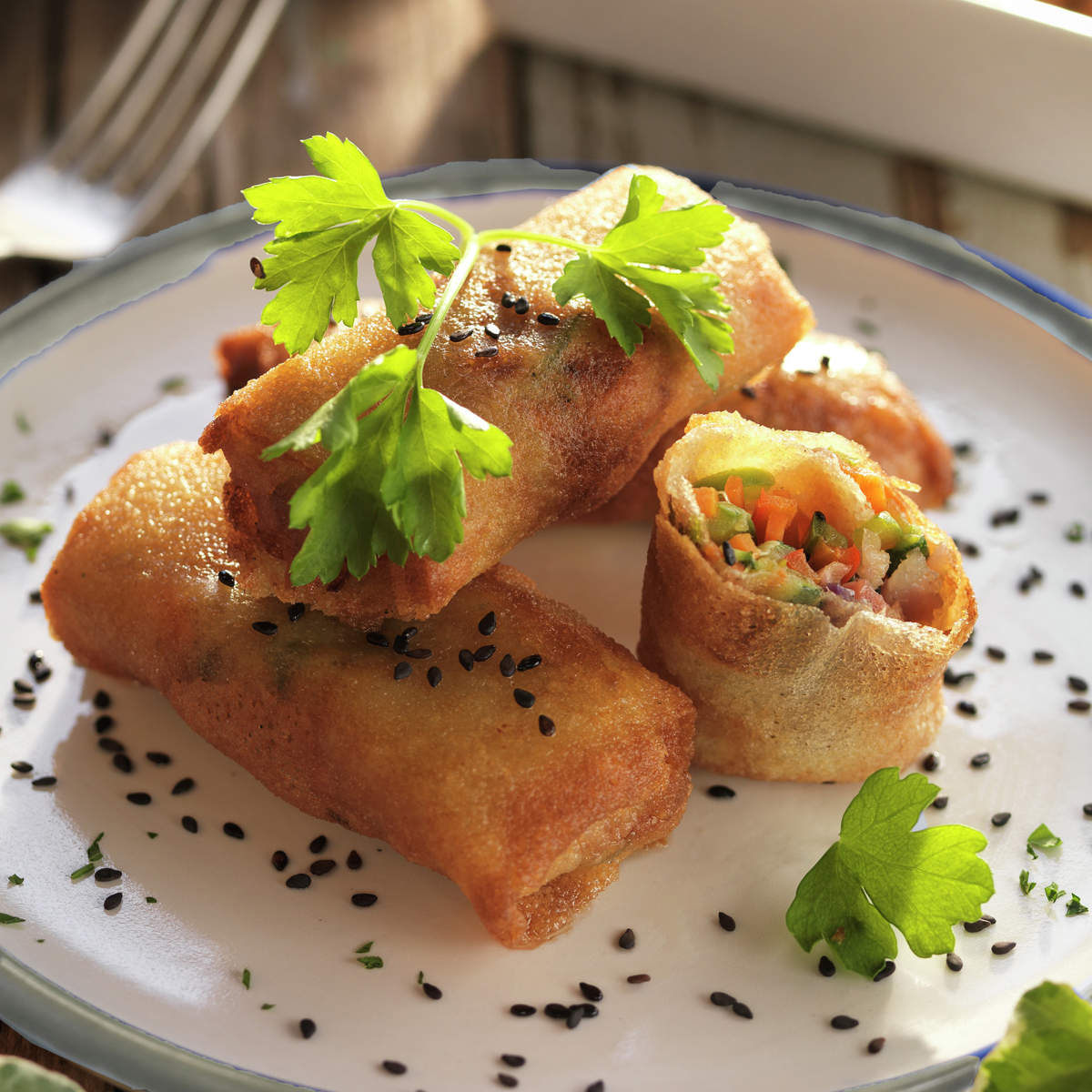 Rollos de pasta filo con verduras y beicon