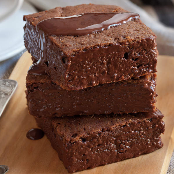 Brownie de chocolate ¡con solo 3 ingredientes y 5 minutos de trabajo!