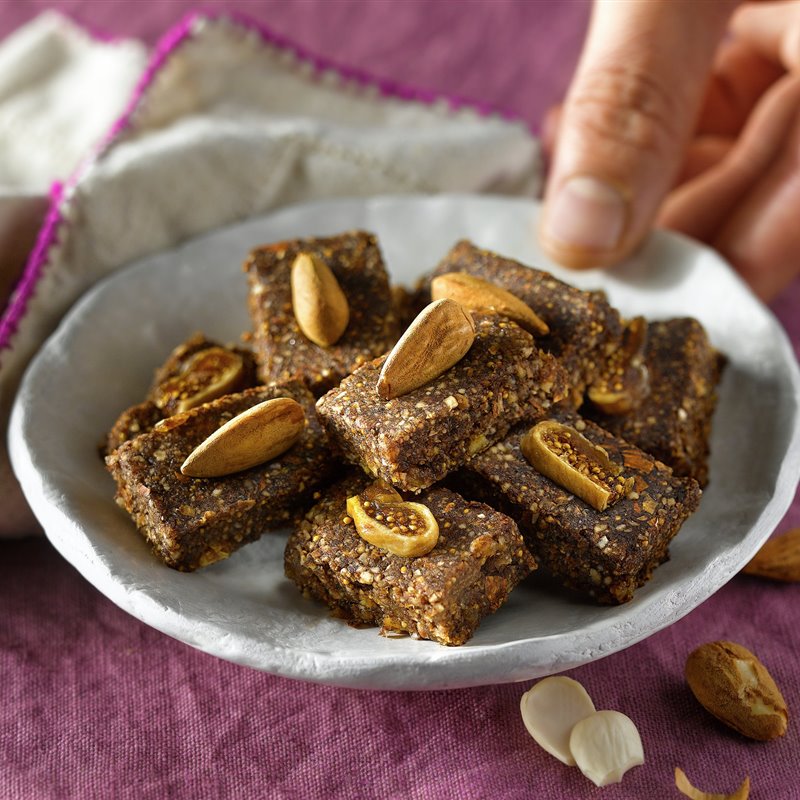 BARRITA DE ALMENDRAS Y ALGARROBA CON HIGOS.